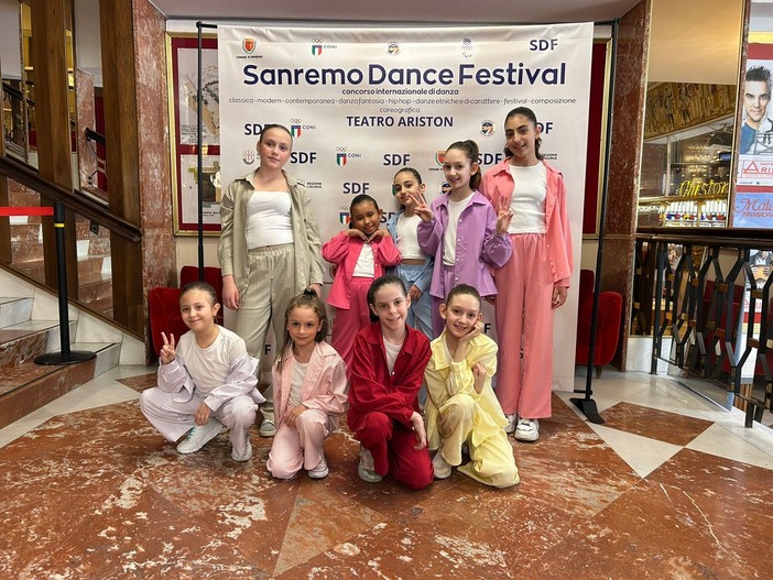 Danza, le giovani della Costanza Mortara si sono esibite al teatro Ariston di Sanremo