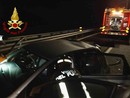 Schianto tra auto e camion sull'A26, un morto e un ferito grave
