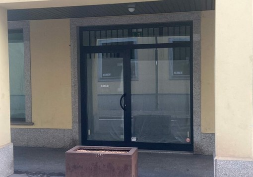 The Corner ha abbassato la claire a Magenta (o.. c’era una volta il Tony Boutique) The Corner ha abbassato la claire a Magenta (o.. c’era una volta il Tony Boutique)