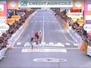 Il "contropiede" di Van Der Poel firma una Sanremo d'autore. Ganna eroico secondo. Il varesino Turconi in fuga per 200 km