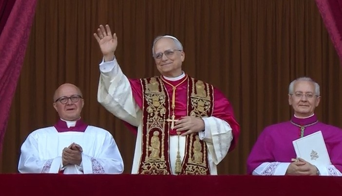 HABEMUS PAPAM. Il nuovo Papa è l'americano Robert Francis Prevost. Si chiamerà Leone XIV. Le prime parole: «La pace sia con tutti voi»