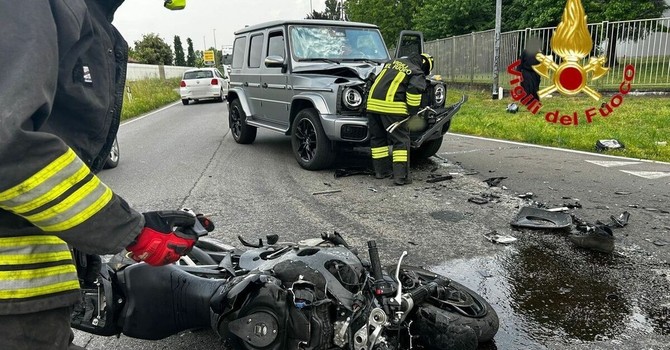 Scontro tra una moto e un suv nell'alto Milanese: 57enne gravissimo