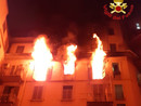 Milano: incendio in appartamento, donna si lancia dal quinto piano e muore