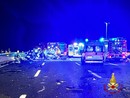 Milano, furgone contromano in autostrada: un ferito grave. Il conducente scappa nei campi
