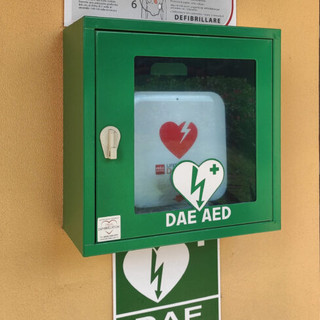 Pavia, 19enne salvato da defibrillatore