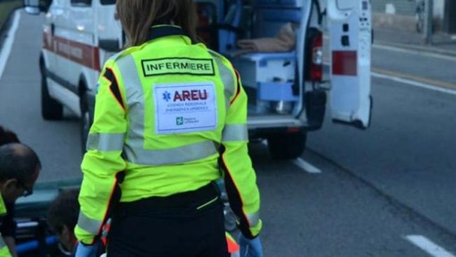 Auto si ribalta e finisce fuori strada: gravissima una ragazza di 26 anni a Legnano