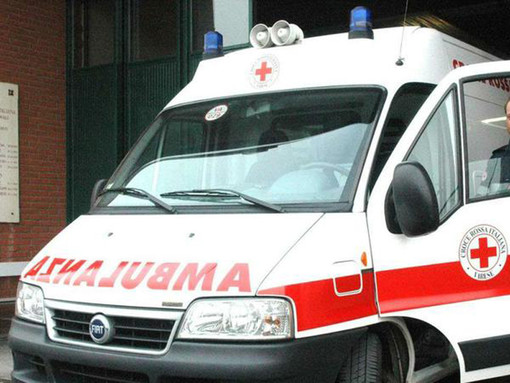 Gropello Cairoli: scontro tra auto in via Cantoni, soccorso un 36enne