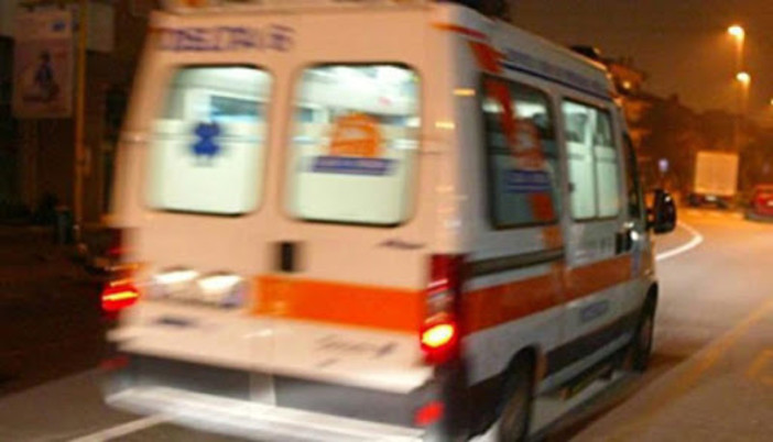Vigevano: incidente tra auto in corso Torino, soccorsi due uomini