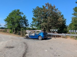 Boffalora sopra Ticino: auto in fiamme sulla strada statale 11 Boffalora sopra Ticino: auto in fiamme sulla strada statale 11