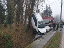 Magenta: automobilista fuori strada lungo la strada da Robecco a Pontevecchio, si schianta contro una pianta Magenta: automobilista fuori strada lungo la strada da Robecco a Pontevecchio, si schianta contro una pianta