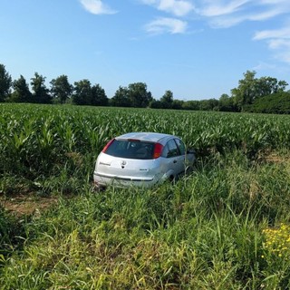 Magenta, auto rubata e abbandonata in un campo di granoturco a Pontevecchio: beffa per l’agricoltore che non può irrigare