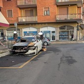 Auto in fiamme nella notte in pieno centro a Magenta: intervento dei Vigili del Fuoco in via Santa Crescenzia Auto in fiamme nella notte in pieno centro a Magenta: intervento dei Vigili del Fuoco in via Santa Crescenzia
