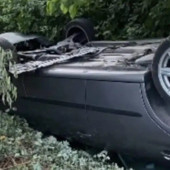 Auto ribaltata nel canale a Bernate Ticino, scattano i soccorsi: ma dentro non c’è nessuno