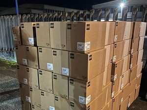 Bressana, cercano di rubare 200 scatoloni di Lego da un camion parcheggiato in ditta di logistica. I carabinieri sventano un colpo da 20mila euro