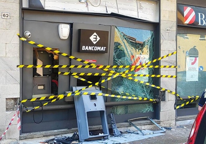 Magenta: arrestati in flagranza di reato dai Carabinieri i ladri del bancomat al Banco di Desio