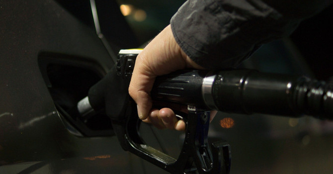 Carburanti sempre più cari: gasolio sopra i 2 euro, benzina a 1,8