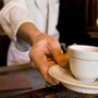 Magentino: consumano nei bar, non pagano e se ne vanno. Allarme tra i commercianti per una coppia di truffatori