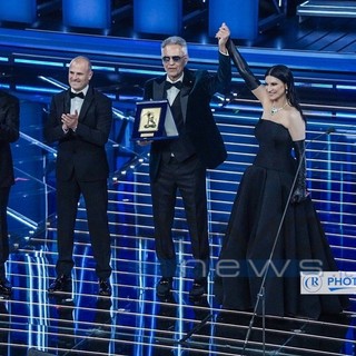 Sanremo 2026, Andrea Bocelli torna sul palco dell’Ariston: “Non mi resta che vincere il festival nelle Vecchie Proposte”