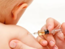 Da pediatri e neonatologi una guida contro paure e bufale: come proteggere davvero i bambini con la vaccinazione Da pediatri e neonatologi una guida contro paure e bufale: come proteggere davvero i bambini con la vaccinazione