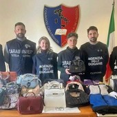 Blitz anticontraffazione a Novara: sequestrati capi griffati falsi e scoperto lavoro nero