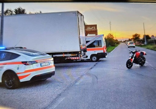 Magenta: scontro camion moto lungo la provinciale per Boffalora, ferito 29enne Magenta: scontro camion moto lungo la provinciale per Boffalora, ferito 29enne