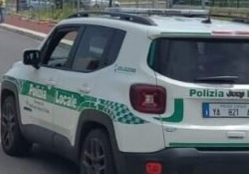 Boffalora sopra Ticino: intossicato dai fumi della ditta dove lavora, soccorso dalla Polizia locale Boffalora sopra Ticino: intossicato dai fumi della ditta dove lavora, soccorso dalla Polizia locale