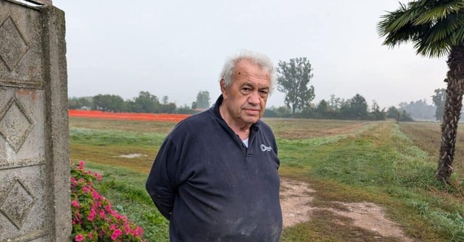 Superstrada Magenta-Abbiategrasso-Vigevano: partiti i carotaggi a Castellazzo de’ Barzi tra proteste, timori e la voce dell’agricoltore Beretta Superstrada Magenta-Abbiategrasso-Vigevano: partiti i carotaggi a Castellazzo de’ Barzi tra proteste, timori e la voce dell’agricoltore Beretta