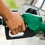 Benzina al livello più basso dal 2023, sale il gasolio ma meno del previsto