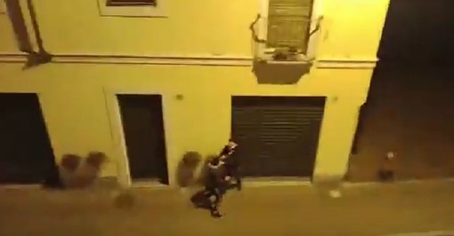 Magenta: schiamazzi e bullismo in centro città, residenti esasperati. Identificati dai Carabinieri una ventina di minorenni (VIDEO)