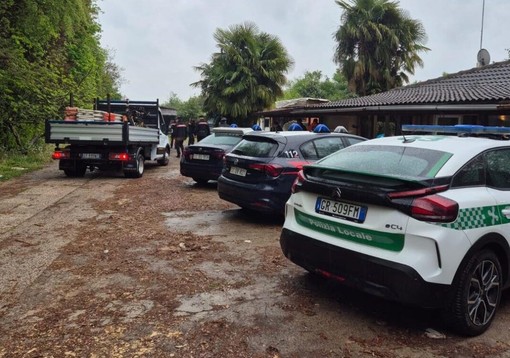 Corbetta, addio al campo abusivo di via Gorizia: iniziate le operazioni di sgombero e demolizione