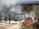 Cassolnovo: incendio in un cascinale, bruciati mezzi agricoli