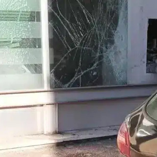 Assalto con esplosivo a Bancomat nel Pavese