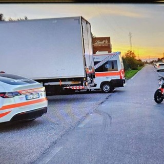 Magenta: scontro camion moto lungo la provinciale per Boffalora, ferito 29enne Magenta: scontro camion moto lungo la provinciale per Boffalora, ferito 29enne