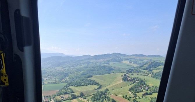Oltrepò Pavese, elicottero dei carabinieri in volo contro discariche abusive e abusi edilizi