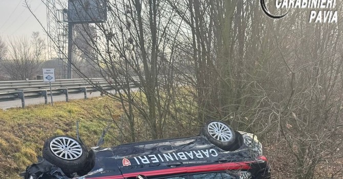 Follia sull'A21, lanciano un piccone contro i Carabinieri: dopo l'evasione dalla comunità tornano in carcere Follia sull'A21, lanciano un piccone contro i Carabinieri: dopo l'evasione dalla comunità tornano in carcere