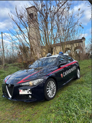 Cassolnovo: esce di casa con corda e coltello, il padre allerta i carabinieri che lo salvano in extremis Cassolnovo: esce di casa con corda e coltello, il padre allerta i carabinieri che lo salvano in extremis