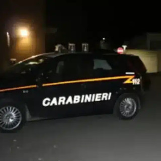 Abbiategrasso, blitz dei carabinieri in una casa: trovati contanti, stupefacenti e una mannaia Abbiategrasso, blitz dei carabinieri in una casa: trovati contanti, stupefacenti e una mannaia