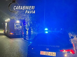 Landriano, perde il controllo della propria auto e finisce in un fosso