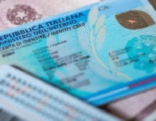 Carta d'identità, l'annuncio di Zangrillo: &quot;Gli over 70 non dovranno più rinnovarla&quot;