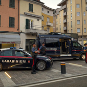 Stradella, uomo nudo in strada: intervengono i Carabinieri e lo affidano alle cure dei sanitari