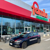 Mortara, rapina al supermercato con lo spray al peperoncino: due persone arrestate dai carabinieri Mortara, rapina al supermercato con lo spray al peperoncino: due persone arrestate dai carabinieri