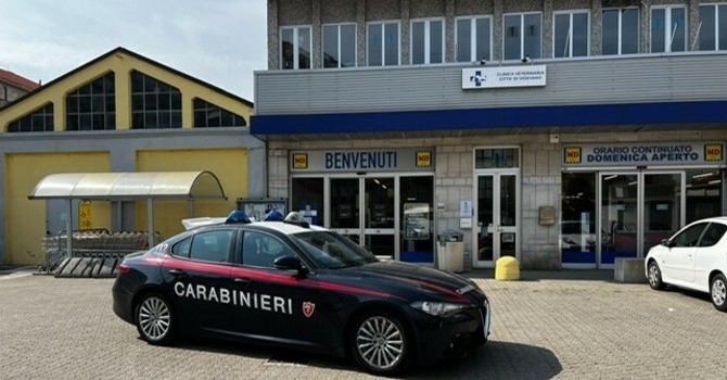 Vigevano, i Carabinieri sventano un furto al supermercato e denunciano due persone Vigevano, i Carabinieri sventano un furto al supermercato e denunciano due persone