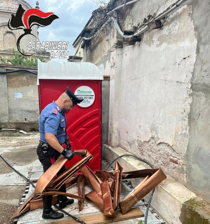 Pavia, recuperato l'oro rosso: i carabinieri sventano il furto in centro città Pavia, recuperato l'oro rosso: i carabinieri sventano il furto in centro città