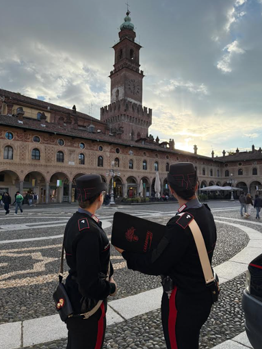 Vigevano, massacra di botte la compagna all’interno dell’abitazione: i carabinieri arrestano un 19enne