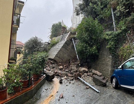 aura a Varazze per un crollo che avrebbe potuto avere conseguenze drammatiche. Sotto in gallery la situazione a Mallare, in Val Bormida, Savona e Albenga aura a Varazze per un crollo che avrebbe potuto avere conseguenze drammatiche. Sotto in gallery la situazione a Mallare, in Val Bormida, Savona e Albenga