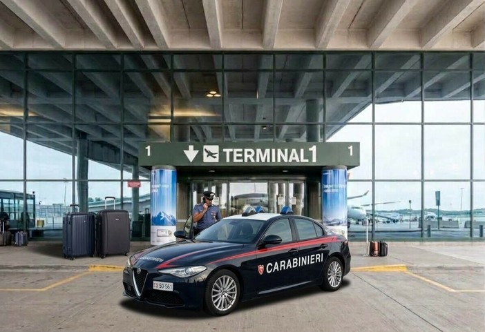 Mortara: gravato di un provvedimento di espulsione, rompe il vetro dell'auto dei Carabinieri durante il viaggio a Malpensa. Rimpatriato un 34enne Mortara: gravato di un provvedimento di espulsione, rompe il vetro dell'auto dei Carabinieri durante il viaggio a Malpensa. Rimpatriato un 34enne