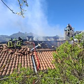 Carabinieri forestali Zavattarello: casa in fiamme, messa in salvo una donna