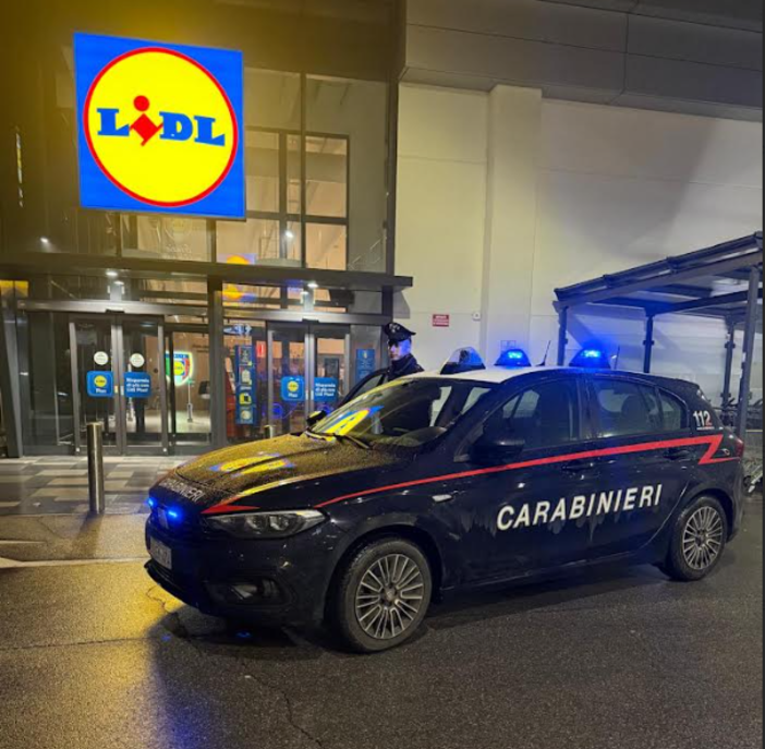 Garlasco, tentano di fare la spesa senza pagare: due persone denunciate dai carabinieri