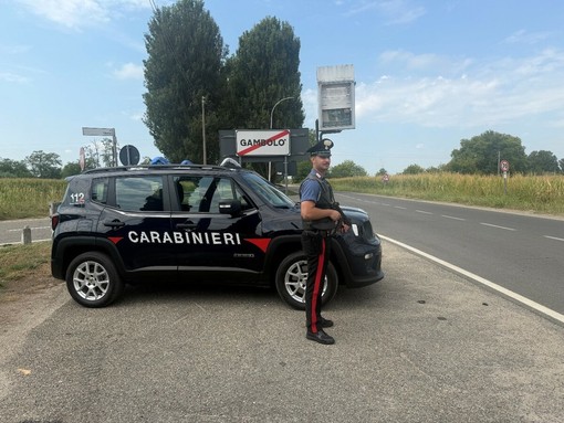 Gambolò, i carabinieri sventano la "truffa dello specchietto": denunciate tre persone e sequestrati documenti falsi Gambolò, i carabinieri sventano la "truffa dello specchietto": denunciate tre persone e sequestrati documenti falsi