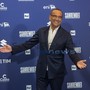 Carlo Conti alza il sipario sul 76° Festival di Sanremo: "Dedicato a Pippo Baudo. È stato un faro"